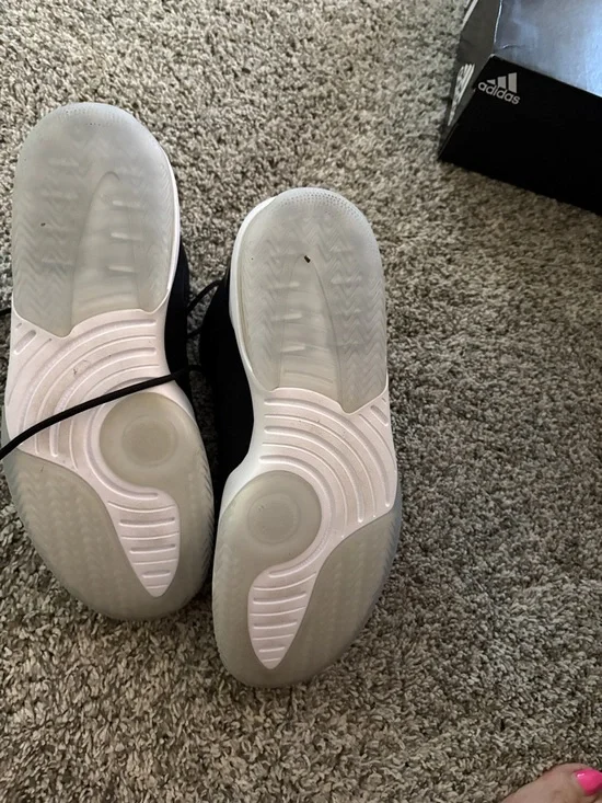 Jordan Max Aura Black and Gold High-Top Basketball Shoes - Picture 4 of 5